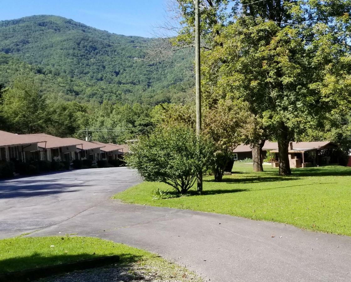 Tanglewood Motel And Log Cabins Maggie Valley Exterior photo